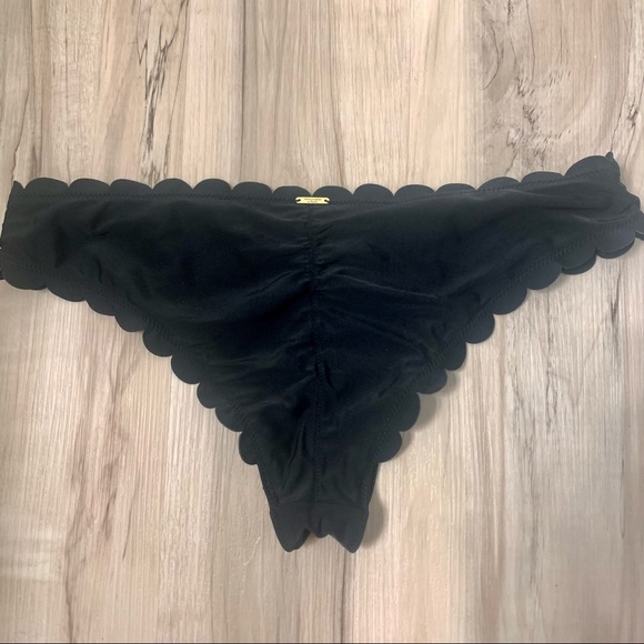 Abercrombie and Fitch Scalloped Bikini Bottom Size Medium - Picture 3 of 5